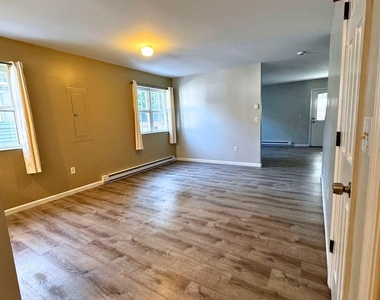 33 Fowler Avenue - Photo Thumbnail 3