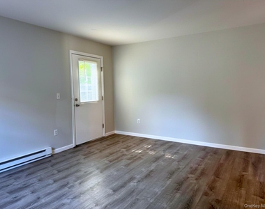 33 Fowler Avenue - Photo Thumbnail 5