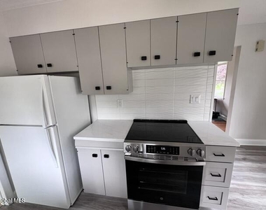 3936 Albany Street - Photo Thumbnail 19