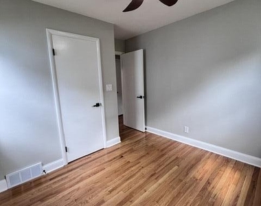 3936 Albany Street - Photo Thumbnail 12