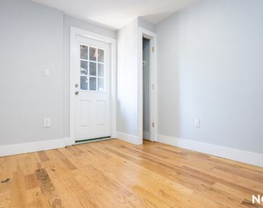 375 Vernon Ave 11206 - Photo Thumbnail 9