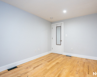 375 Vernon Ave 11206 - Photo Thumbnail 3