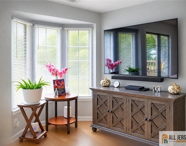 244 Crosspointe Drive - Photo Thumbnail 7