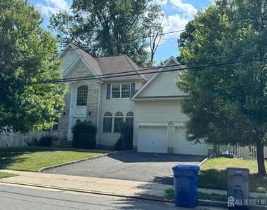 320 Arlington Avenue - Photo Thumbnail 3