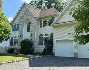 320 Arlington Avenue - Photo Thumbnail 2