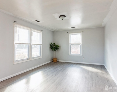 58 Dodd Street - Photo Thumbnail 2