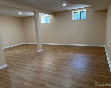 1502 Edison Glen - Photo Thumbnail 22
