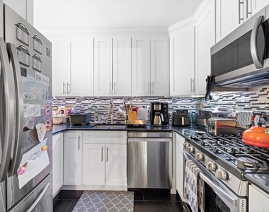 30 W 61st Street - Photo Thumbnail 4