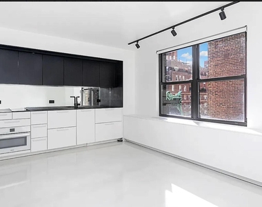 237 Madison Avenue - Photo Thumbnail 2