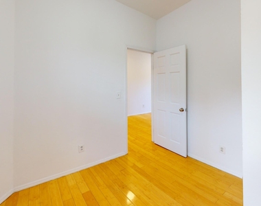 20 Spring Street - Photo Thumbnail 6