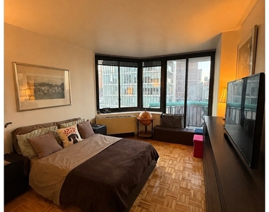 303 E 60th Street - Photo Thumbnail 1