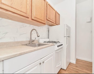 233 E 12th Street - Photo Thumbnail 3