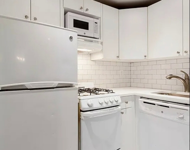 1560 York Avenue - Photo Thumbnail 2