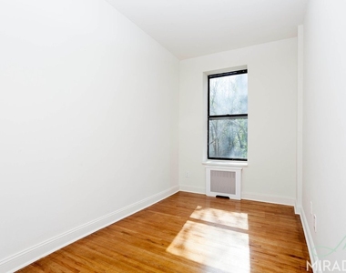 1560 York Avenue - Photo Thumbnail 1