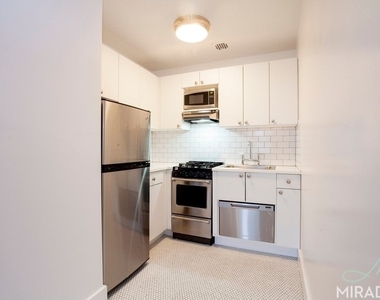 27 W 16th Street - Photo Thumbnail 2