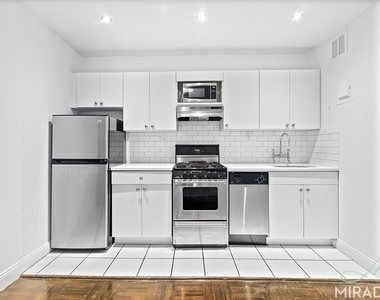 255 W 14th Street - Photo Thumbnail 3