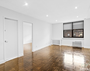 255 W 14th Street - Photo Thumbnail 1