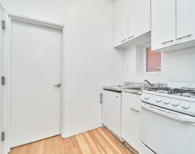 353 W 44th Street - Photo Thumbnail 6