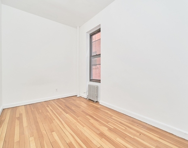 353 W 44th Street - Photo Thumbnail 3