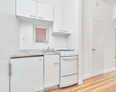 353 W 44th Street - Photo Thumbnail 7