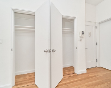 353 W 44th Street - Photo Thumbnail 5
