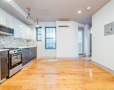 292 Bedford Ave 11249 - Photo Thumbnail 3