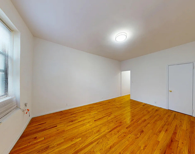 East 93rd  Street - Photo Thumbnail 3