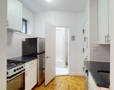 West 50th Street - Photo Thumbnail 4