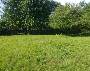 200 Peach Tree Drive - Photo Thumbnail 3
