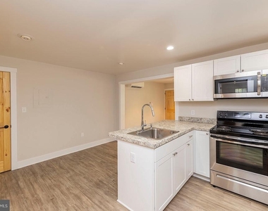 550 N Loudoun Street - Photo Thumbnail 2