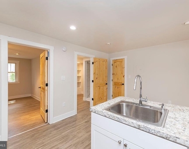 550 N Loudoun Street - Photo Thumbnail 3