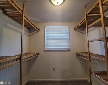 537 N Loudoun Street - Photo Thumbnail 16