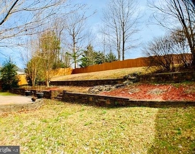 47 Montgomery Drive - Photo Thumbnail 14