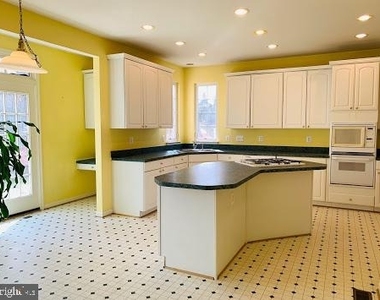 47 Montgomery Drive - Photo Thumbnail 2