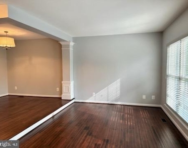 11539 Bertram Street - Photo Thumbnail 5