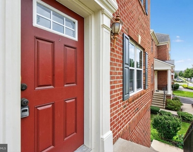 7629 Hamelin Lane - Photo Thumbnail 3