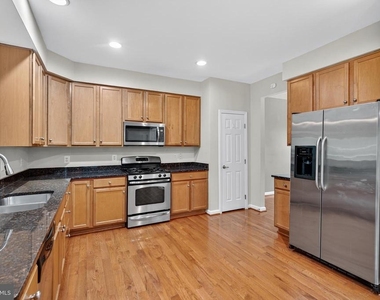 7629 Hamelin Lane - Photo Thumbnail 8