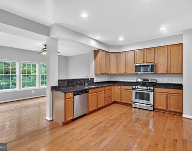 7629 Hamelin Lane - Photo Thumbnail 7