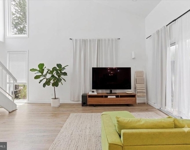 129 Willow Place - Photo Thumbnail 5