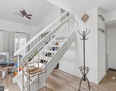 129 Willow Place - Photo Thumbnail 3