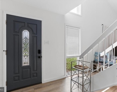 129 Willow Place - Photo Thumbnail 2