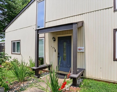 129 Willow Place - Photo Thumbnail 1