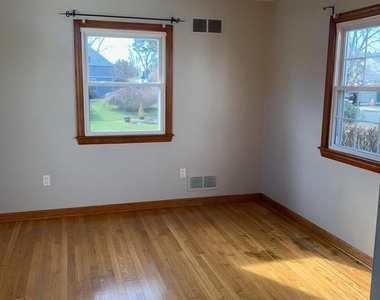 110 Pershing Avenue Nw - Photo Thumbnail 7