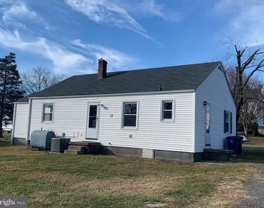 110 Pershing Avenue Nw - Photo Thumbnail 2