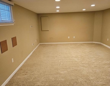1369 Park Garden Lane - Photo Thumbnail 24