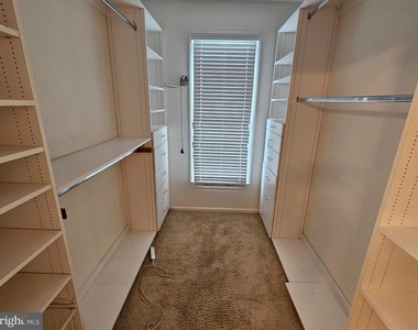 1369 Park Garden Lane - Photo Thumbnail 13