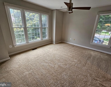 1369 Park Garden Lane - Photo Thumbnail 10