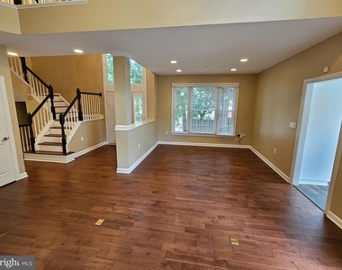 1369 Park Garden Lane - Photo Thumbnail 8
