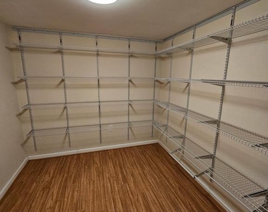1369 Park Garden Lane - Photo Thumbnail 27