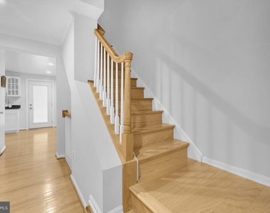 7113 Latour Court - Photo Thumbnail 6
